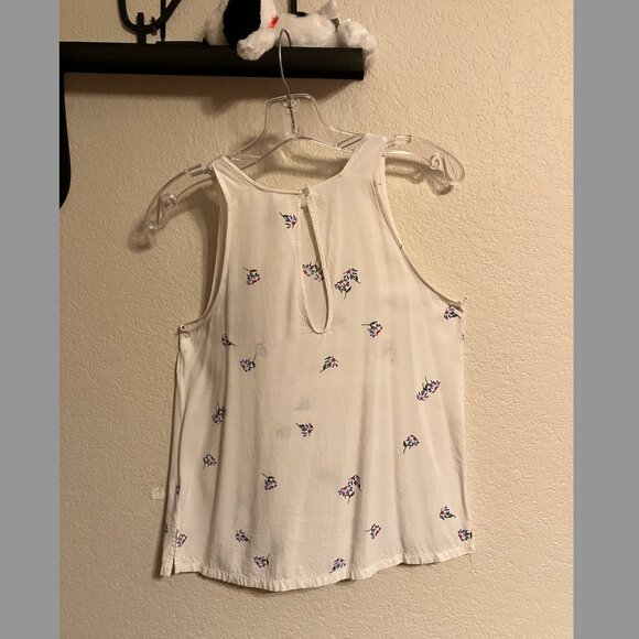 OLD NAVY Relaxed Sleeveless Keyhole Tops (Set of 2) in Ditsy Floral - Size S - Picture 4 of 9